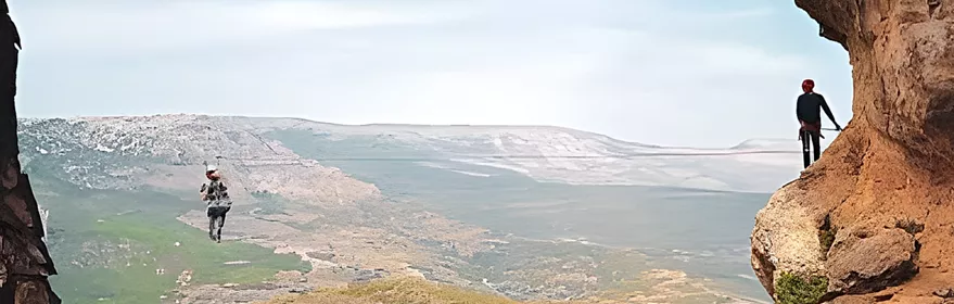 Turismo de aventura en la vía ferrata del Monte Ardal de Yeste