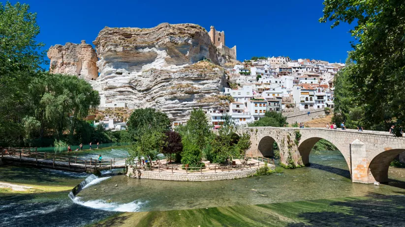 Vista de Alcalá del Júcar desde el río