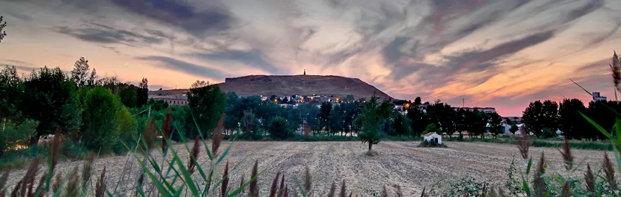 Vista desde la Estacion anocheciendo, Huete (Cuenca)