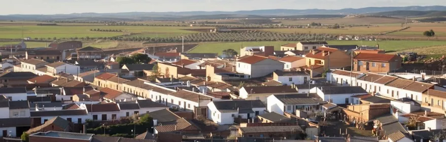 Vista panorámica del municipio entre campos de cultivo