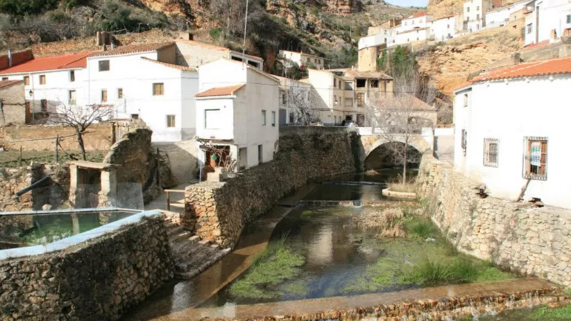 Preciosa imagen del río Arroyo Morote pasando por Molinicos