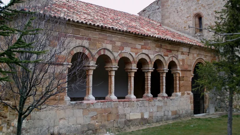 Galería porticada románica