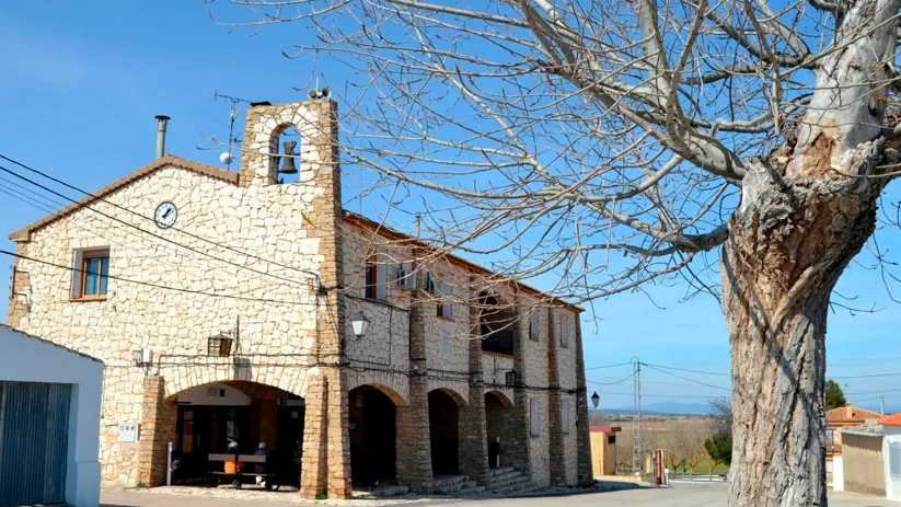 Vista a media distancia del ayuntamiento