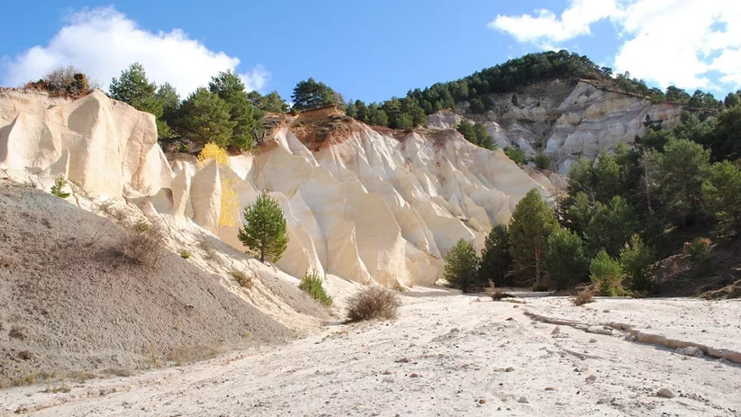Formaciones geológicas blancas 