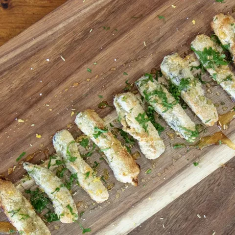 Imagen de la receta con berenjena de Almagro crujiente con miel de la alcarria y pan de cruz