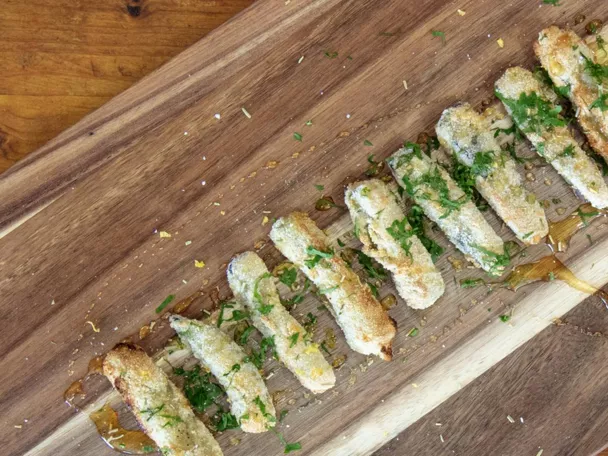 Imagen de la receta con berenjena de Almagro crujiente con miel de la alcarria y pan de cruz