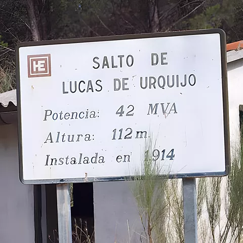 Cartel indicativo del santo Lucas de Urquijo en Enguídanos