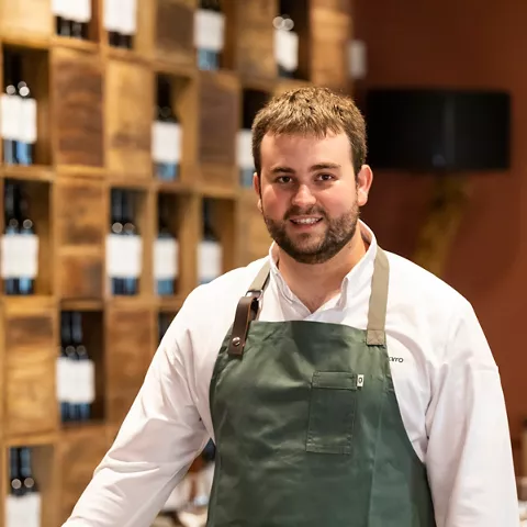 El chef Antonio Navarro en el restaurante Essentia que dirige en Tarancón