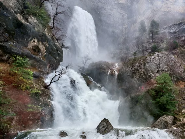 Cascada del nacimiento del río Mundo en el Calar del Mundo