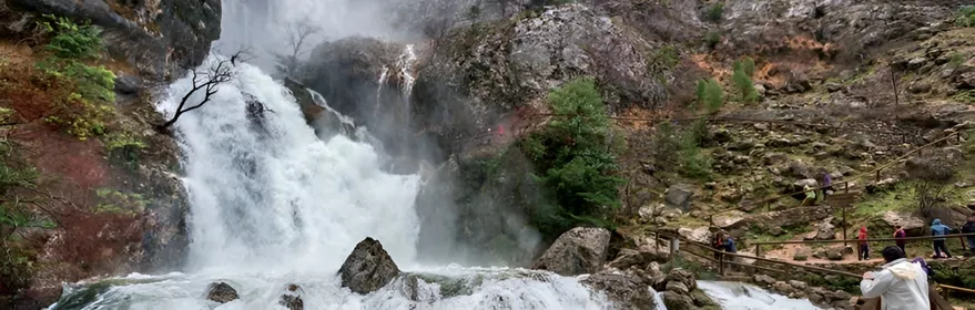 Cascada del nacimiento del río Mundo en el Calar del Mundo