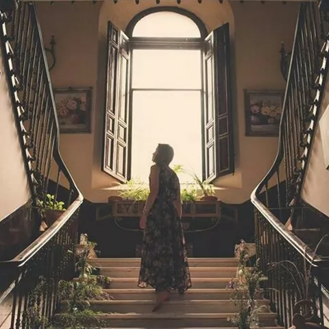 Escaleras principales de la casa rural