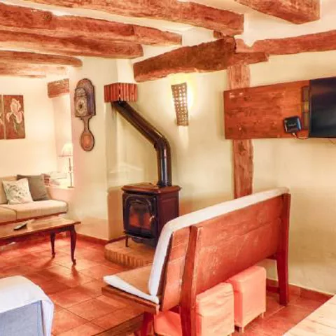 Espacioso salón comedor de la casa rural el abejaruco