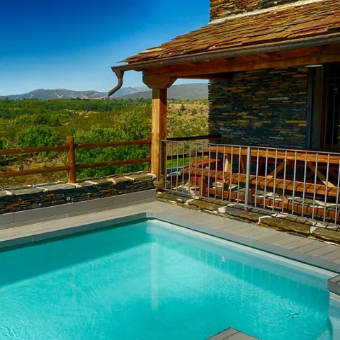 vista desde el patio de la piscina y vistas de la casa rural El Roble Hueco