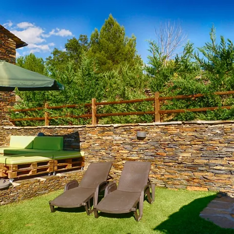 vista desde la piscina del patio de la casa rural El Roble Hueco