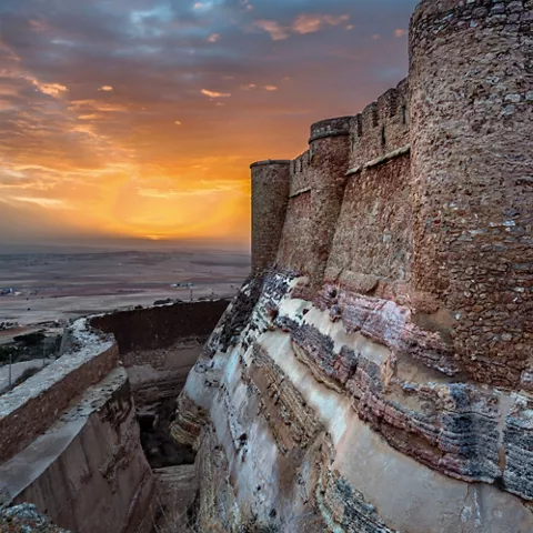 Imagen lateral de castillo de Chinchilla