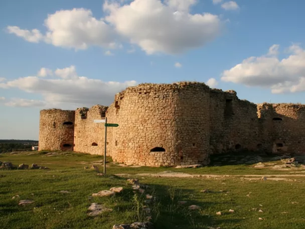 Castillo de Monteagudo de las Salinas en Cuenca