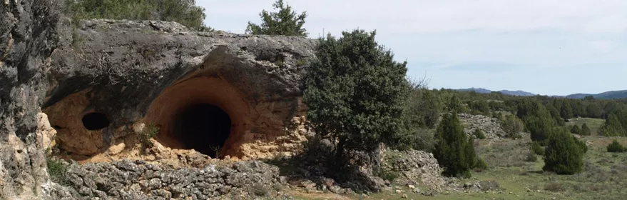 Cuevas excavadas en roca.