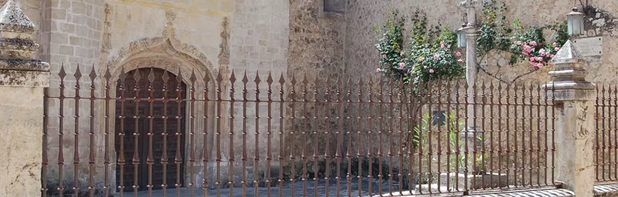 Fachada histórica de templo renacentista.