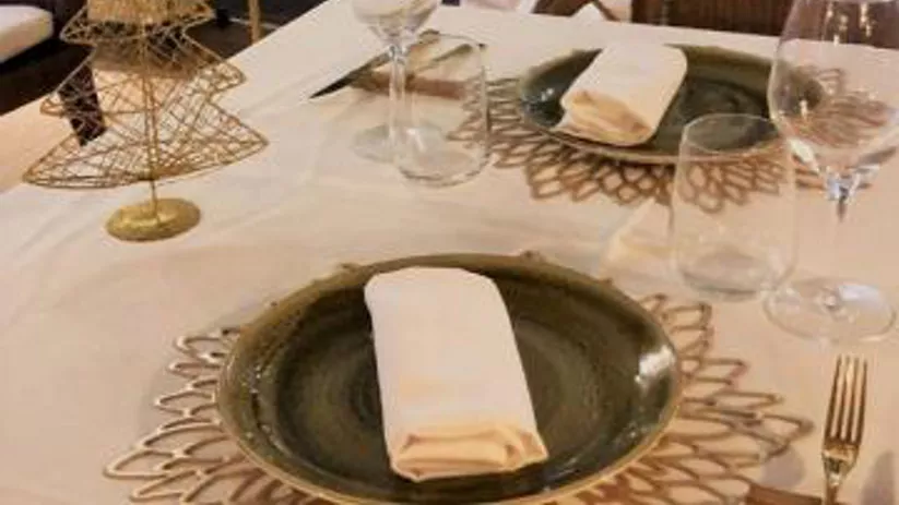 Imagen de mesa del restaurante del hotel