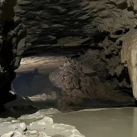 Interior de la Cueva del Tío Daniel en Las Majadas, Cuenca