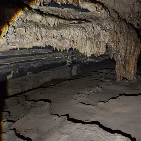 Turismo activo en la Serrania de Cuenca en la Cueva del Tío Manolo