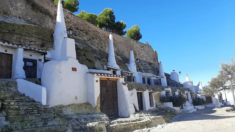 Vista de las casas del agujero típicas del pueblo