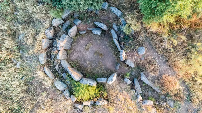 Estructura circular de piedras vista desde el aire