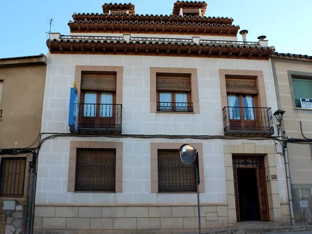 AT 1 LLLAVE ACCESO CALLE URDA