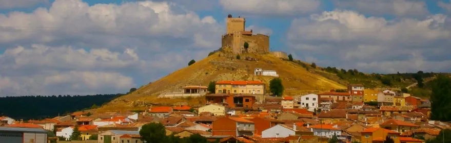 Panorámica de Cañada del Hoyo con el castillo del Buen Suceso en lo alto