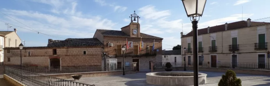 Vista nocturna del casco urbano iluminado