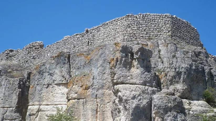 Imagen de lienzos de muralla del Castillo de Atienza
