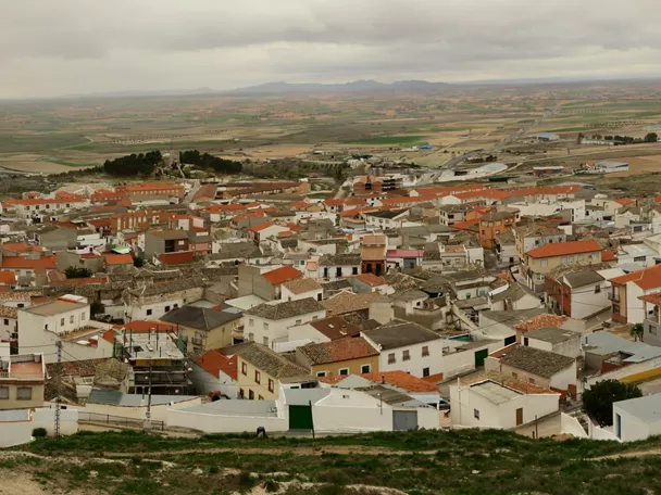 Vista panorámica del pueblo desde una colina