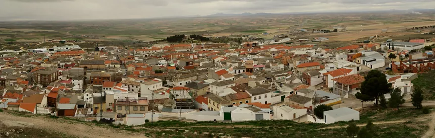 Vista panorámica del pueblo desde una colina