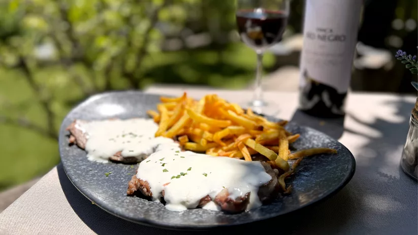 Casa rural y restaurante en los pueblos negros de Guadalajara