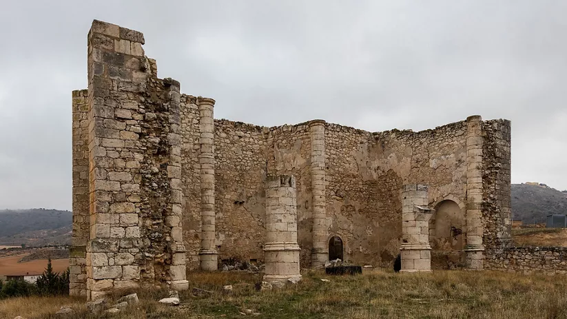 Interior en ruinas