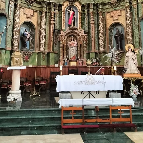 Interior de la iglesia de Vianos