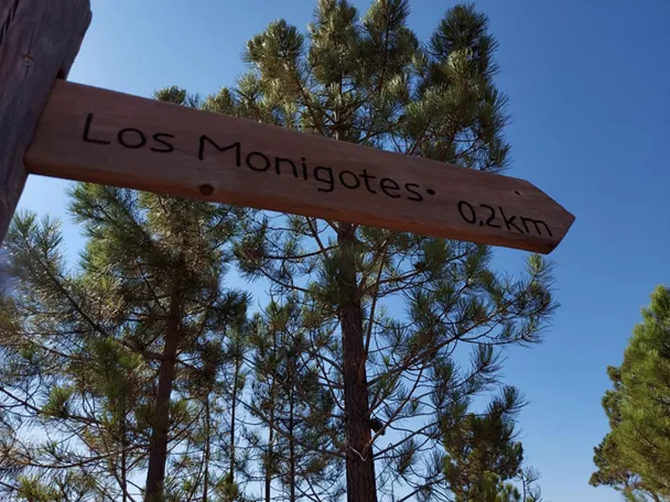 Ruta a los  Monigotes de Campanarejo, en Henarejos