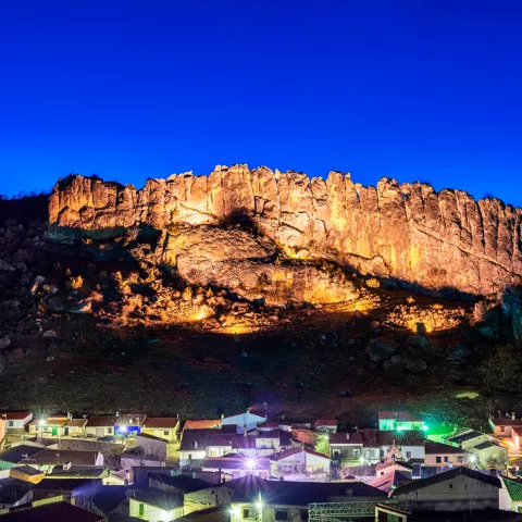 Vista nocturna de La Puerta