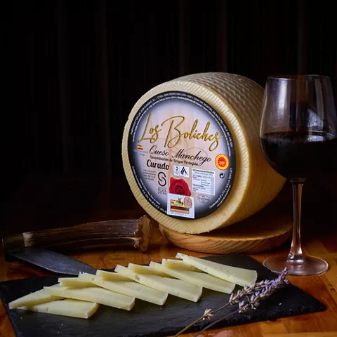 Detalle queso y vino