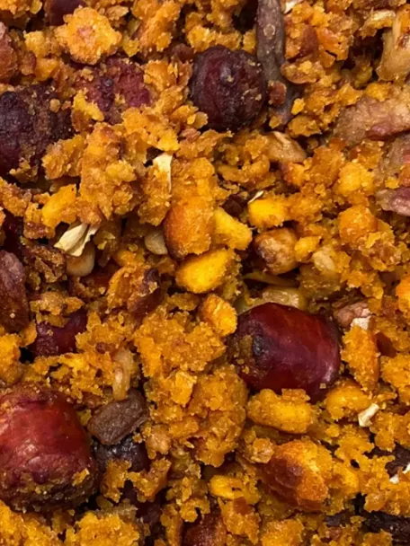 Migas de pan con trozos crujientes