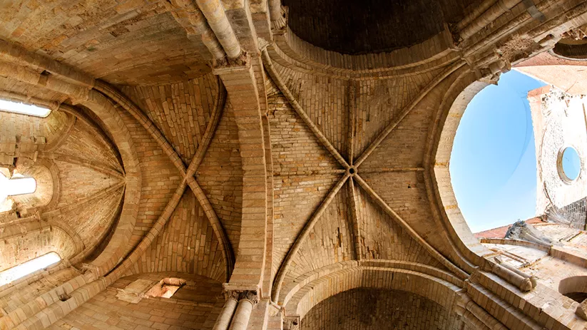 Bóveda de crucería vista desde el interior.