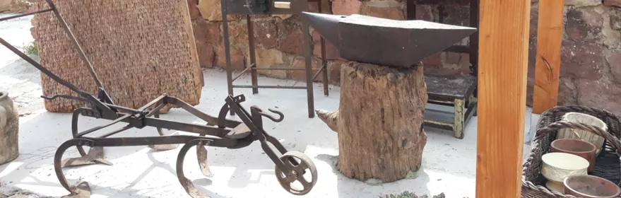 Antiguos aperos y herramientas de forja.