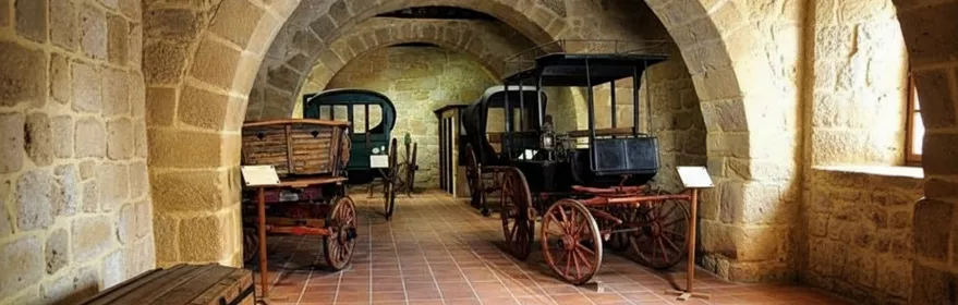 Sala abovedada con carruajes antiguos