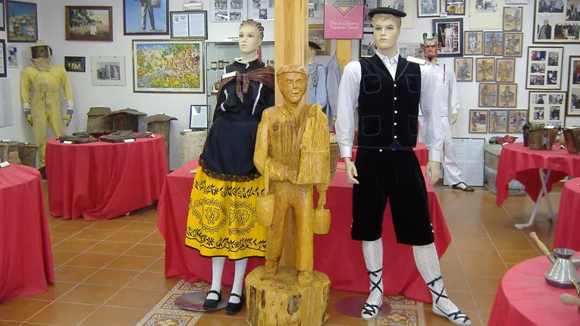 Sala de museo dedicada a la apicultura tradicional