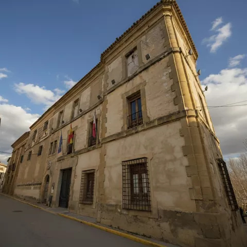 Fachada del Museo de Arte Contemporáneo Florencio de la Fuente en Huete