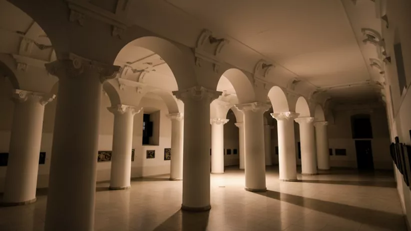 Columnas del Museo de Arte Contemporáneo Florencio de la Fuente en Huete