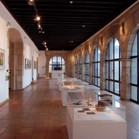 Interior del Museo de Obra Gráfica