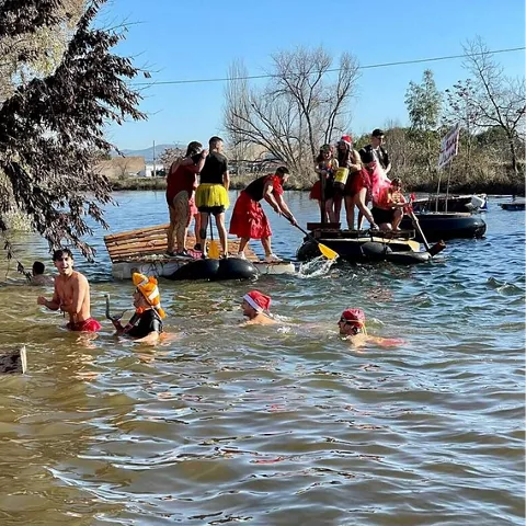 Baño tradicional en el rio en El Robledo cada nochevieja