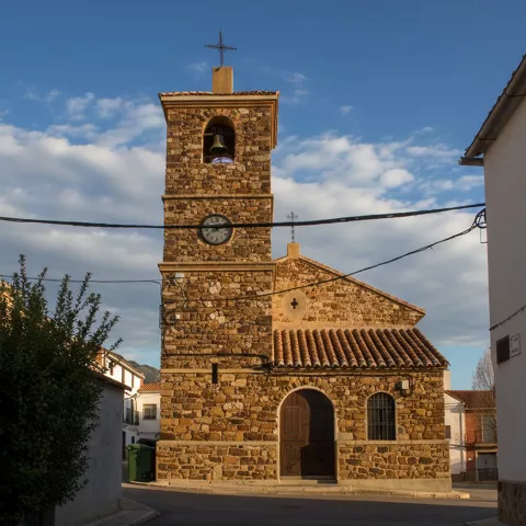 Vista de la iglesia de Solana del Pino