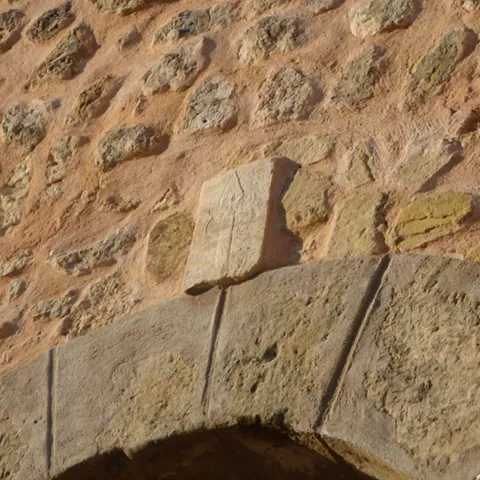 Detalle de la puerta del castillo de Torrebuceit